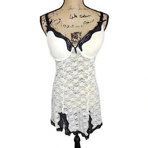 Lace and bows seductive baby doll Chemise. Size small